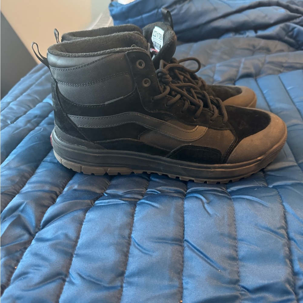 Men's Vans UltraRange EXO MTE shoes. Size 11.5. Worn once. Black. Runs small.